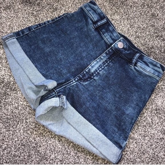 H&M Pants - NWOT, H&M dark acid wash shorts. Size 6.